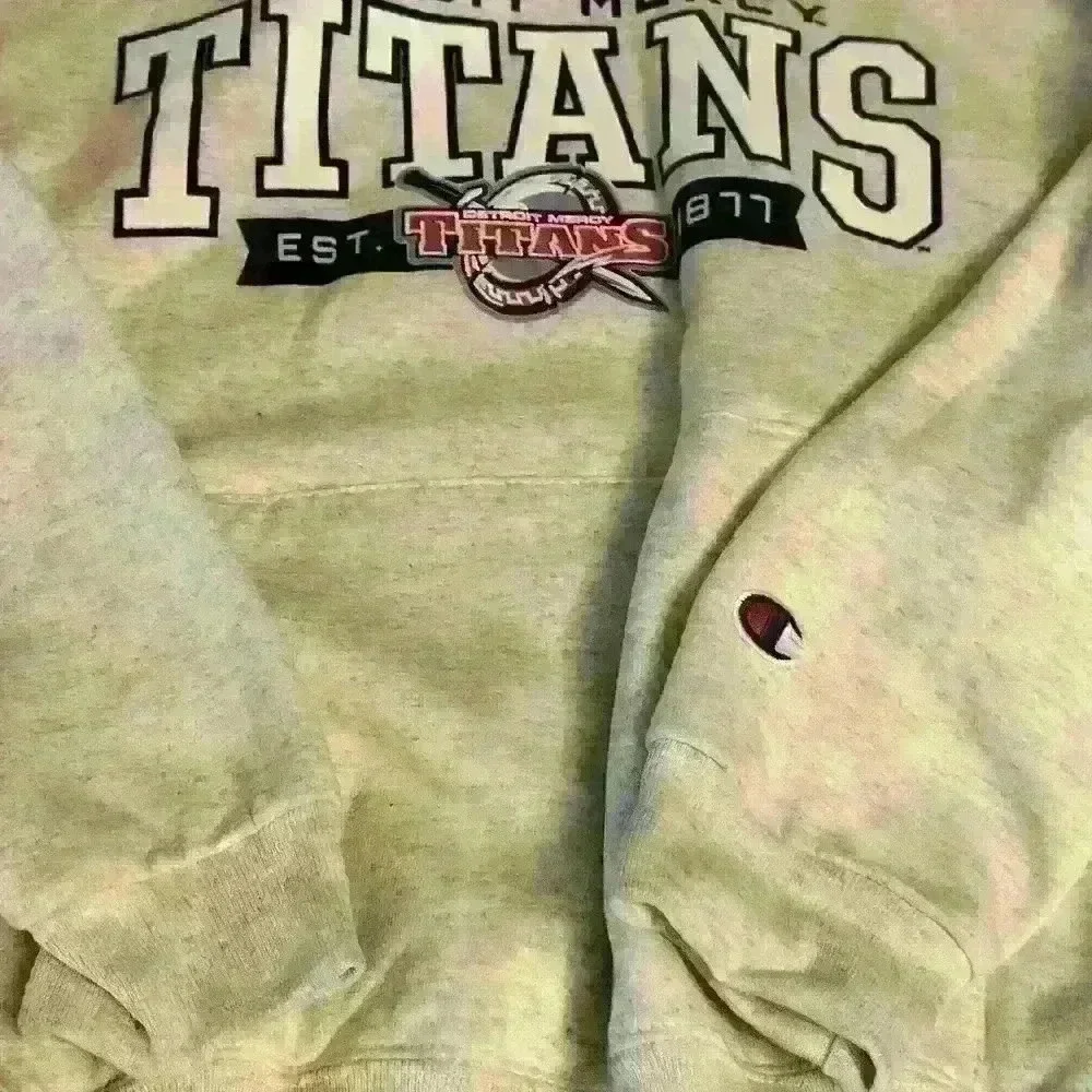 Detroit Mercy Titans boys hooded sweatshirt size 7/8.nwt